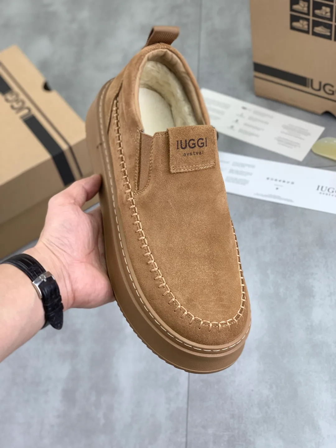 Men's men's shoes 💰P580 New arrival 🆕🆕🆕 IUGGI men's shoes slip-on loafers British style fashionable retro casual sneakers Convenient, comfortable, casual, versatile style Wool lining is comfortable and warm Rubber outsole Non-slip and firm Size: 39-44 Three colors 8731-8